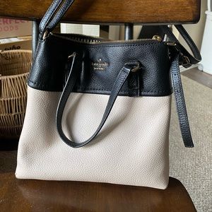 Black and beige handbag/crossbody Kate Spade purse. Like new condition.